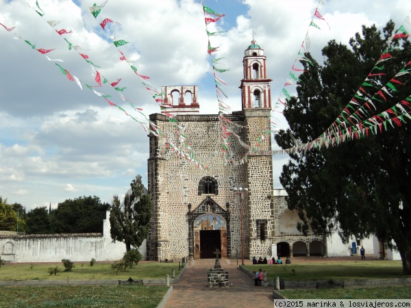 Un convento cerca del volcán Popocatépеtl
Un convento cerca del volcán Popocatépеtl
