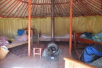Dentro de la yurta turística en Altay