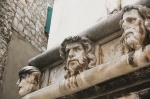 Caras de la fachada de la basílica de Sibenik