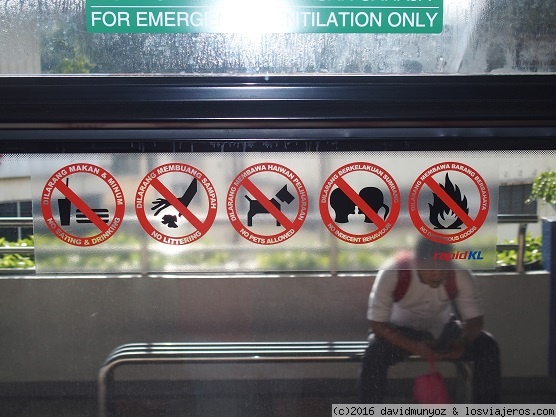 Metro Kuala Lumpur
Foto hecha en el metro de Kuala Lumpur. Prohibido besarse.
