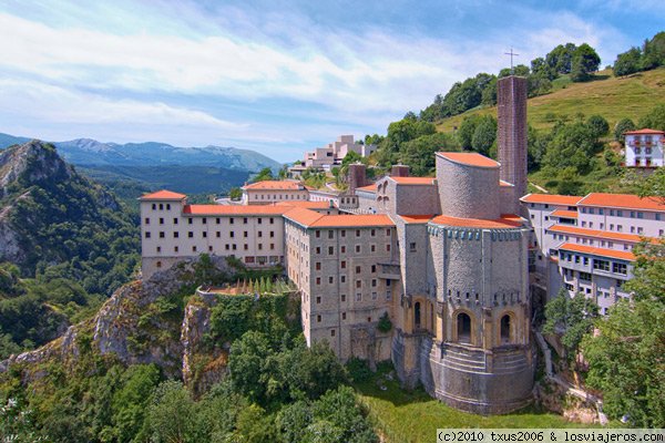 Santuario de Arantzazu
Santuario de Arantzazu, en Oñati , Gipuzkoa
Obra de arte, nada más ni nada menos que colaboraron Oteiza y Saéz de Oiza, (Q.E.P.D.s) y Nestor Basterretxea.
