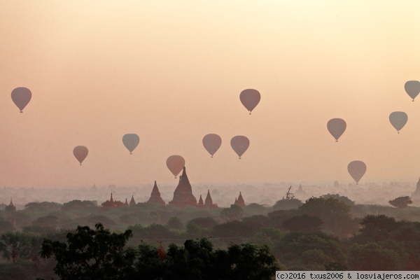 Amaneciendo en Bagan
Bagan, globos,
