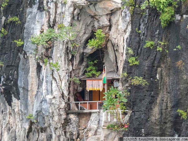 Casa entre las rocas en Halong Bay
Casa entre las rocas en Halong Bay
