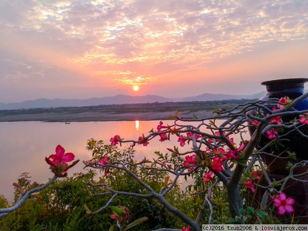 Puesta de sol en Bagán.
Puesta de sol en Bagán, Myanmar.
