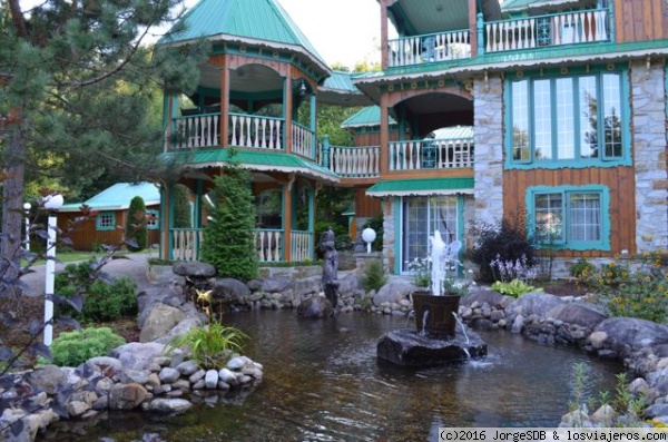 Hotel Chaumière des Tourelleso
Parece kitsch, pero en la realidad es un hotel precioso.
