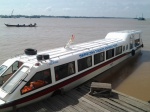 paso de Vietnam a Camboya en lancha rapida por el rio  Mekong