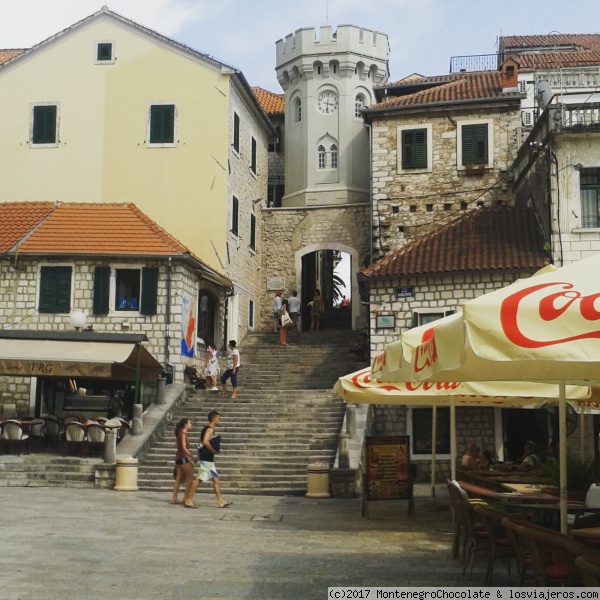 Herceg Novi
Torre del Reloj (Sahat Kula - Tara) fue erigida en 1667 por orden del sultán Mahmud.
éstos fueron la puerta principal
