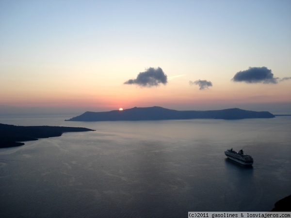 Atardecer sobre Thirassia en Santorini
Vista del atardecer sobre la isla de Thirassia desde Fira
