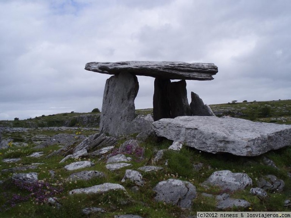 Dolmen de Poulnabrone (Irlanda)
Monumento megalítico de la región del Burren, datado hacia el 3500 a.C.
