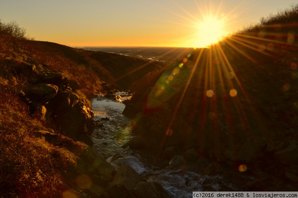 Sol caido
De camino hacia Svartiffoss, la caida del sol, no dejaba esta bella estampa
