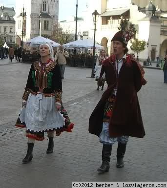 Trajes tipicos en Cracovia
Pareja con trajes tipicos el 31 de octubre en Cracovia.
