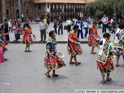 Traje tipicos en Cuzco
Desfile de la seguridad vial en Cuzco, vestidas con traje tipicos,
