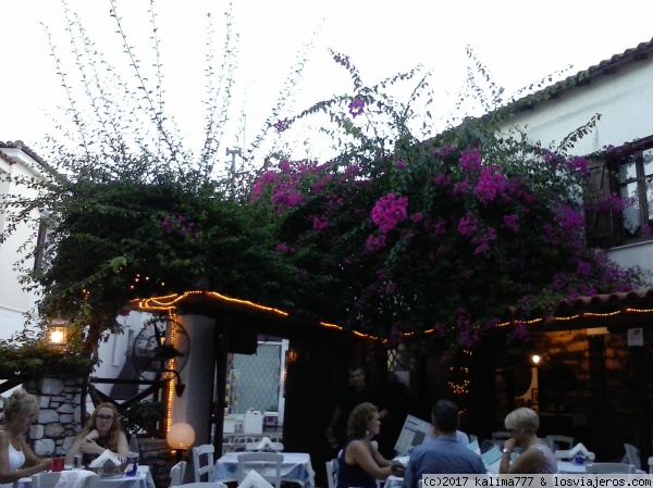 Taverna Mouria
Primera cena en Skiathos,rodeada de buganvillas
