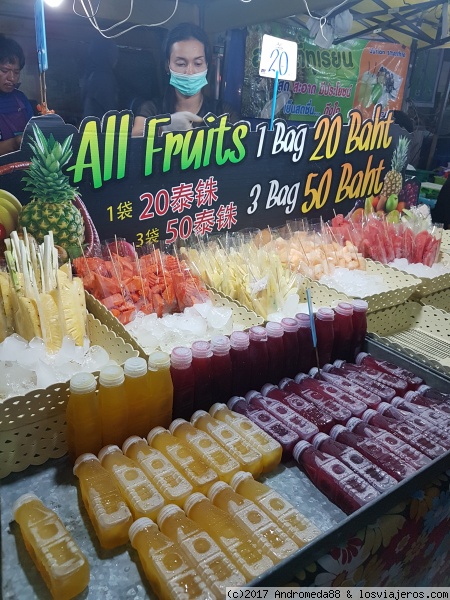 Puesto de frutas y zumos
mercado
