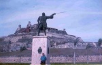 Monumento a Blas de Lezo, con el castillo de San Felipe (atras) Cartagena de Indias.1997