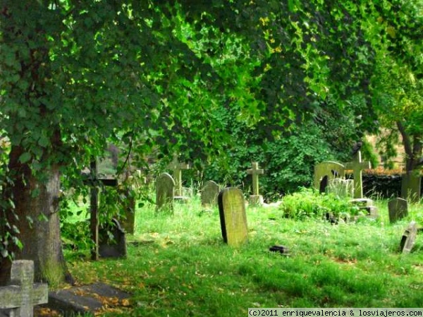 Cementerio de Brompton en Londres
Vista de un de los rincones del Cementerio de Brompton en Londres
