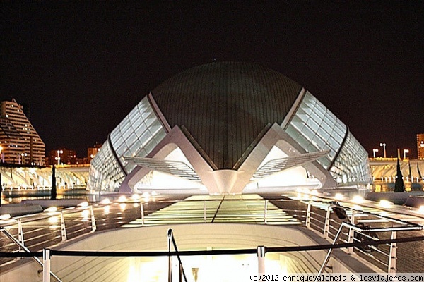 Hemisferic de la Ciudad de las Artes y las Ciencias de Valencia
Vista nocturna
