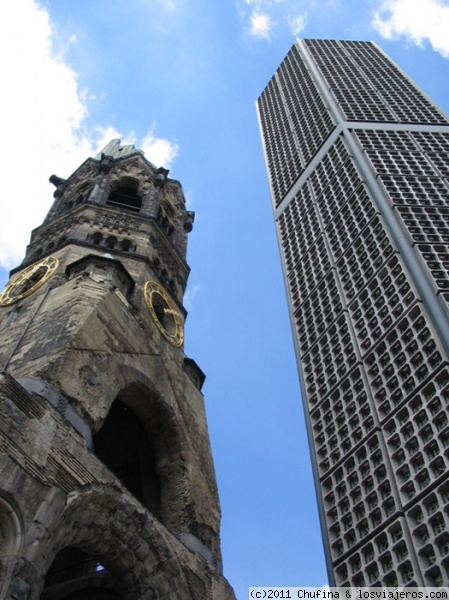 Contraste
Gedächtnis Kirche (Berlín). Destruida en la Segunda Guerra Mundial.
