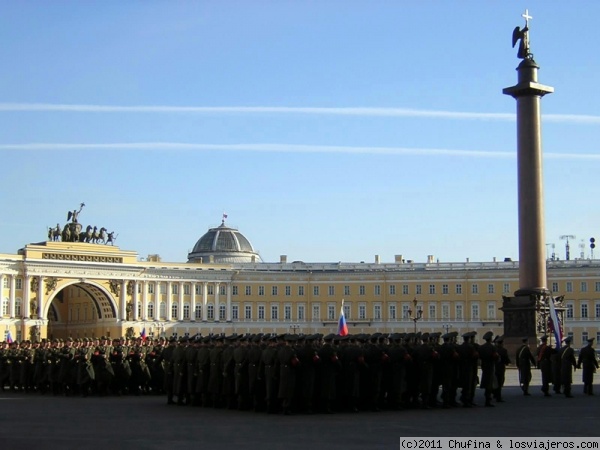 Plaza del Palacio
Un desfile militar en la impresionante Plaza del Palacio que te trasladaba a otras épocas.
