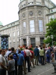 HACIENDO COLA EN EL MUSEO DE LA CIENCIA DE MUNICH