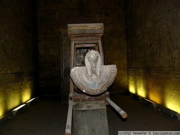 Barca procesional del Templo de Horus. Egipto
Barca procesional en el Templo de Edfú dedicado al dios Horus
