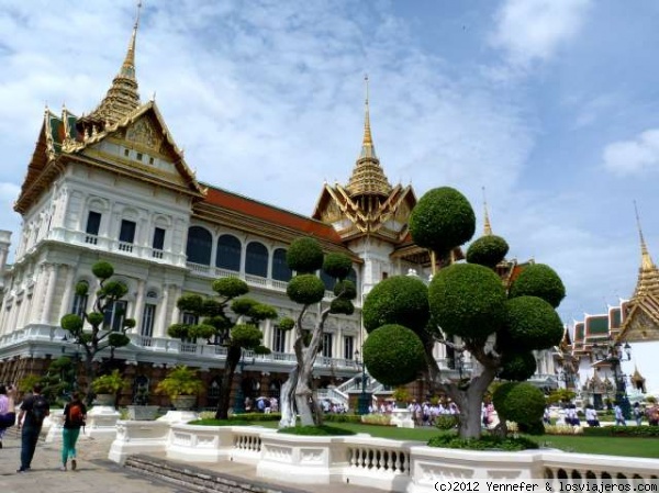 Chakri Maha Prasat.- Bangkok
Chakri Maha Prasat es otro edificio, de estilo tailandés, dentro del recinto del Gran Palace de Bangkok
