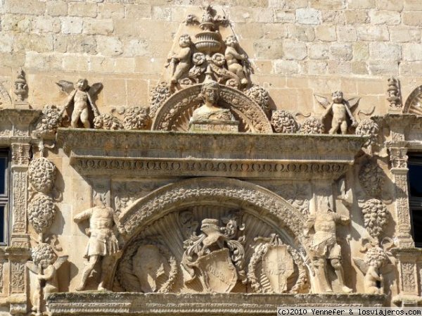 Fachada Palacio Avellaneda
Fachada del Palacio de los Avellaneda del siglo XVI en Peñaranda de Duero.-
