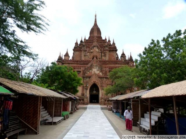 Htilominlo paya. Bagan (Myanmar)
Templo de 3 pisos y 46 metros de altura, construido en 1211 y con preciosas molduras de yeso.
