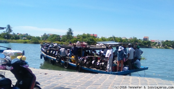 Cruzando el río
Barcas que cruzan el río Thu Bon que atraviesa Hoi An
