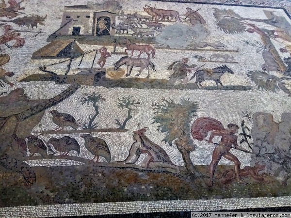 Mosaico en el museo de El Bardo. Túnez
Mosaico que representa escenas de agricultura y caza.
