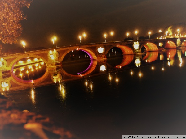 Puente sobre el río Garona. Toulouse
Puente reflejado sobre el río Garona, en la noche. Toulouse
