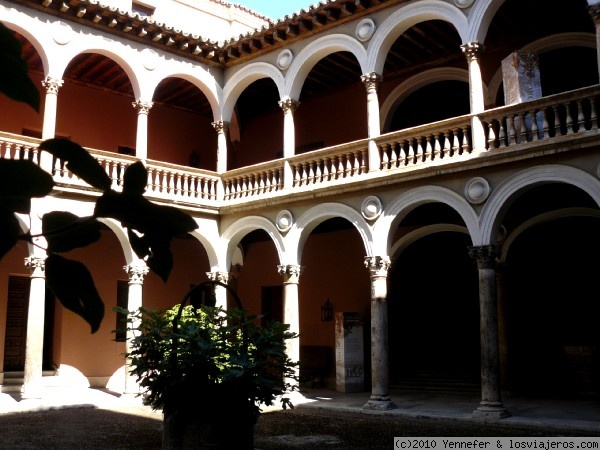 Patio palacio Fabio Nelli.-Valladolid
Siglo XVI.- Actualmente sede del Museo de Arqueología
