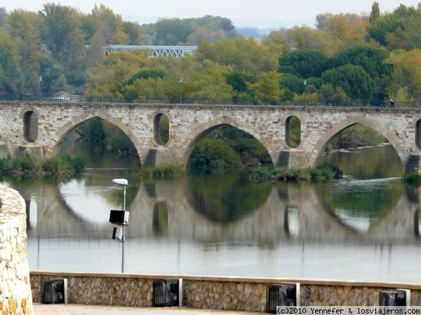 Puente de Piedra.-Zamora
Puente de Piedra sobre el Duero en Zamora..- Siglo XII
