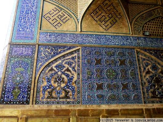 Mezquita del Viernes. Isfahan (Irán)
Detalle de la decoración con azulejos en la mezquita del  Viernes. Isfahan
