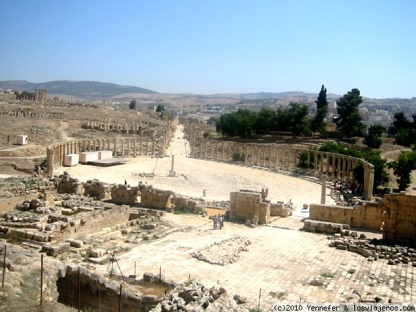 Plaza Oval y parte del Templo de Zeus.- Jerash
Otra vista de la plaza Oval
