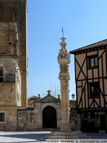 Rollo gótico.-Peñaranda Duero
Rollo gótico en la plaza de Peñaranda de Duero
