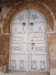 Puerta blanca en Sidi Bousaid. Tunez