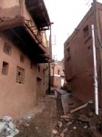 Arreglando calles de Abyaneh (Irán