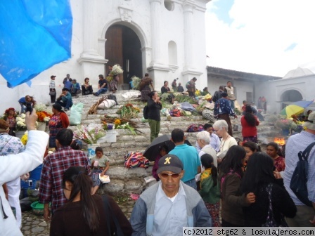 CHICHICASTENANGO
La iglesia es muy bonita, pero poco cuidada, muy sucia por dentro.
