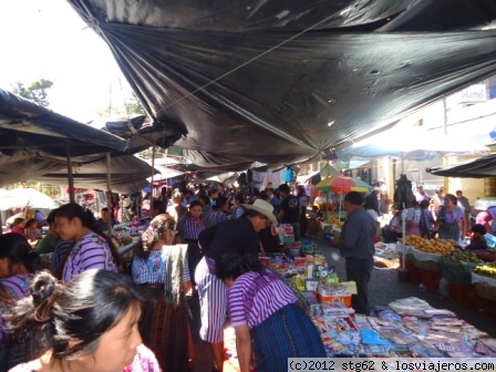 SANTIAGO DE ATITLAN
mercado local, un mundo de gente
