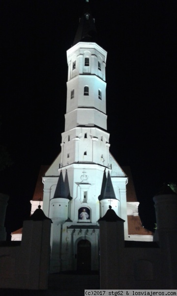 SIAULIAI
Iglesia de San Pedro y San Pablo iluminada
