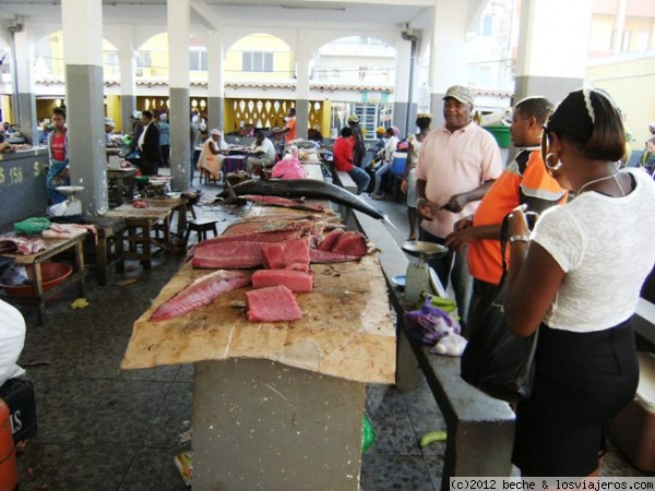 Mercado de Assomada - Cabo Verde
Vendedor de atún en el mercado de Assomada, en la isla de Santiago.
