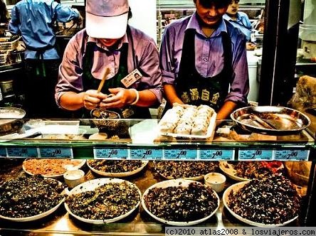 Dim sum en Beijing.
En uno de tantos mercados y puestos de comida es un espectáculo ver cómo cocinan estas empanadillas chinas.
