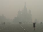 Plaza roja de Moscú con humo