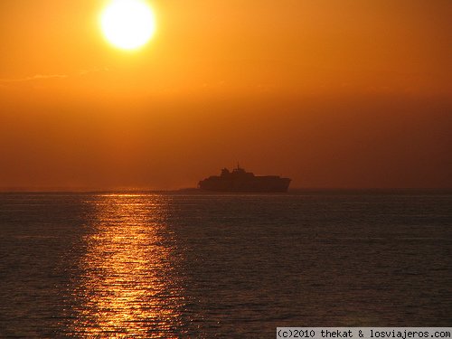 Atardecer en Canarias
Puesta de sol observada desde la isla de Tenerife.
