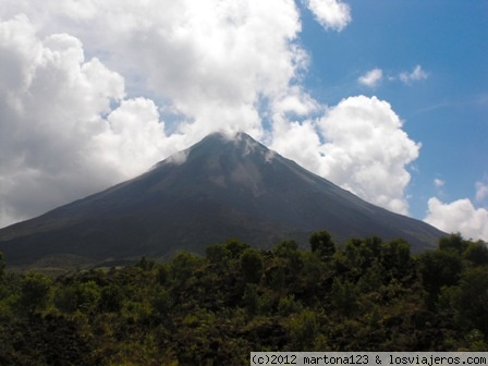 volcan Arenal
Uno de los volcanes más activos de Costa Rica aún sale humo de su crater

