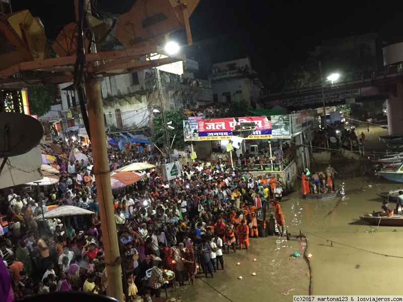 SEPTIMA ETAPA: VARANASI: LOS GHATS MANIKARNIKA Y DASSASWAMEDH - INDIA POR LIBRE. INDESCRIPTIBLE (6)