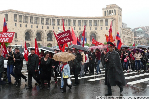 Agrupémonos todos
Manifestación comunista en Erevan
