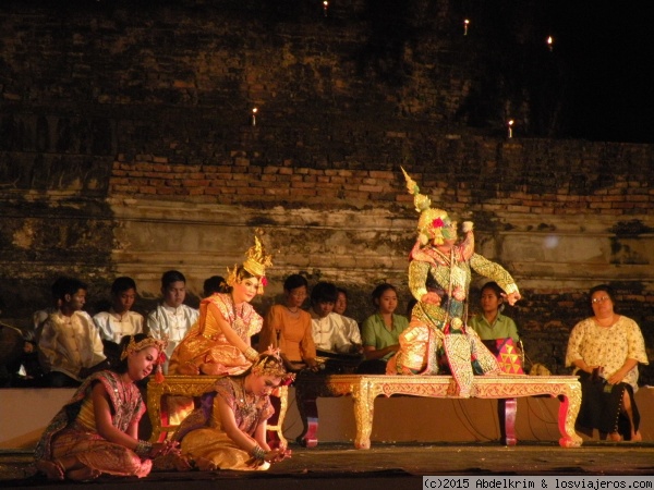 Ramakian
Representación del Ramakian, versión thai del drama hindú Ramayana, en el parque histórico de Sukhothai
