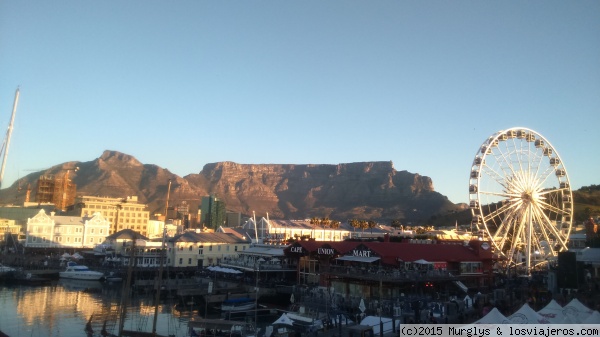 Ciudad del Cabo: Table Mountain desde el Waterfront
La Montaña Mesa (sin mantel de nubes) vista desde el Waterfront de Capetown
